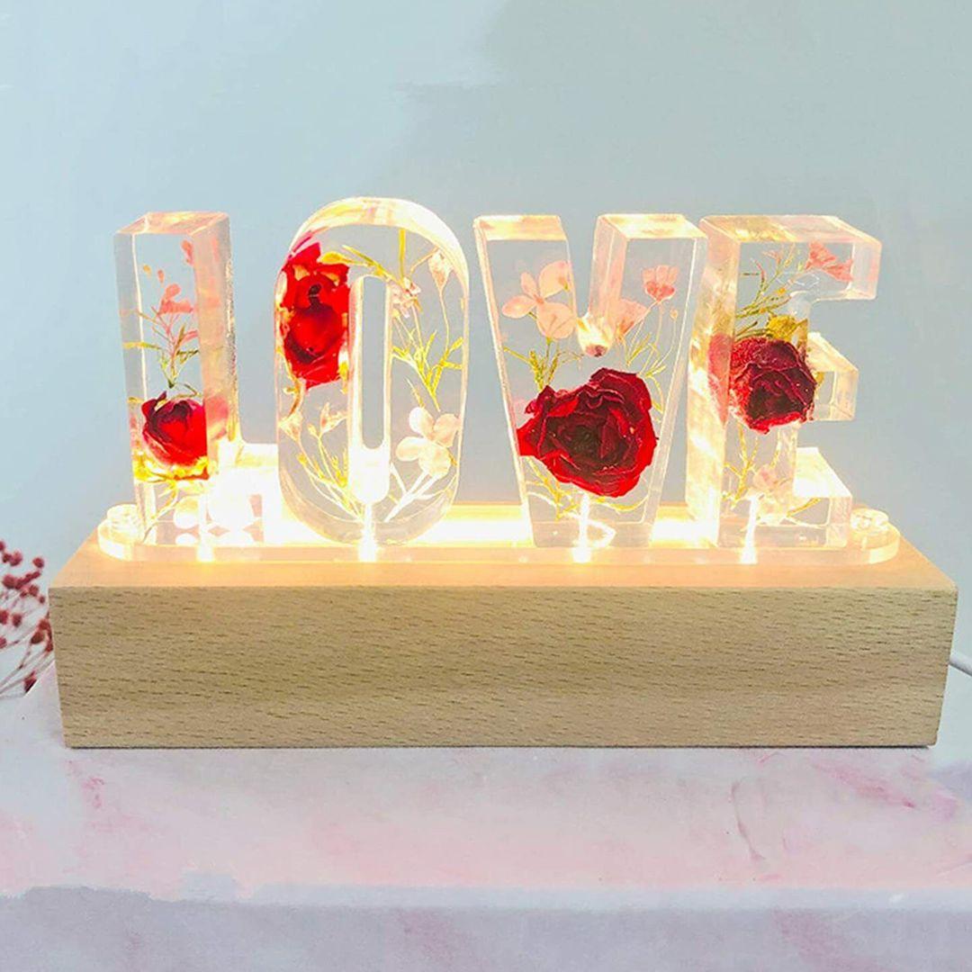 مصباح اضاءة ليلي LED بشكل كلمة LOVE لاضافة لمسة ديكور رومانسية لمنزلك وغرفة نومك