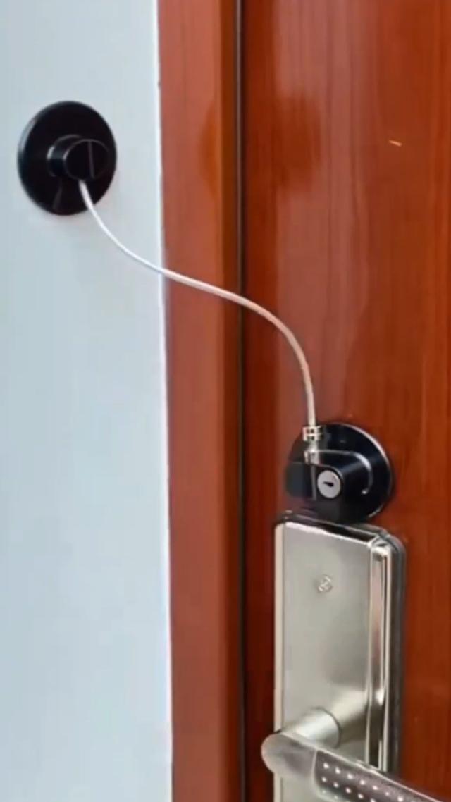 Self-Adhesive - Child Safety Lock - Easy Installation - Ideal for Windows and Doors