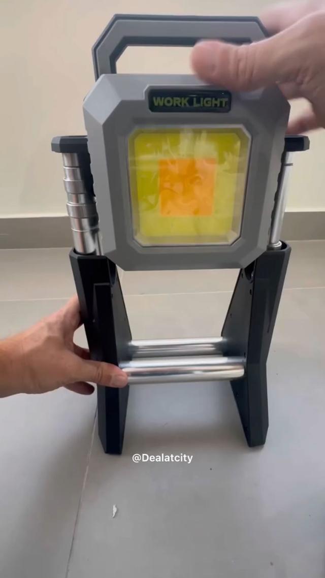 Foldable and Height-adjustable Work Light